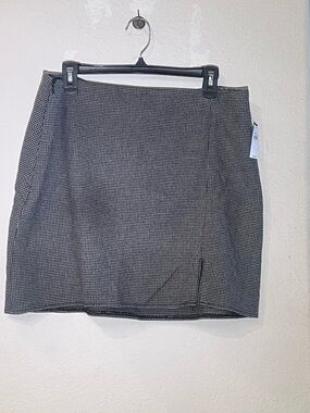 Old Navy Black and White Mini Skirt